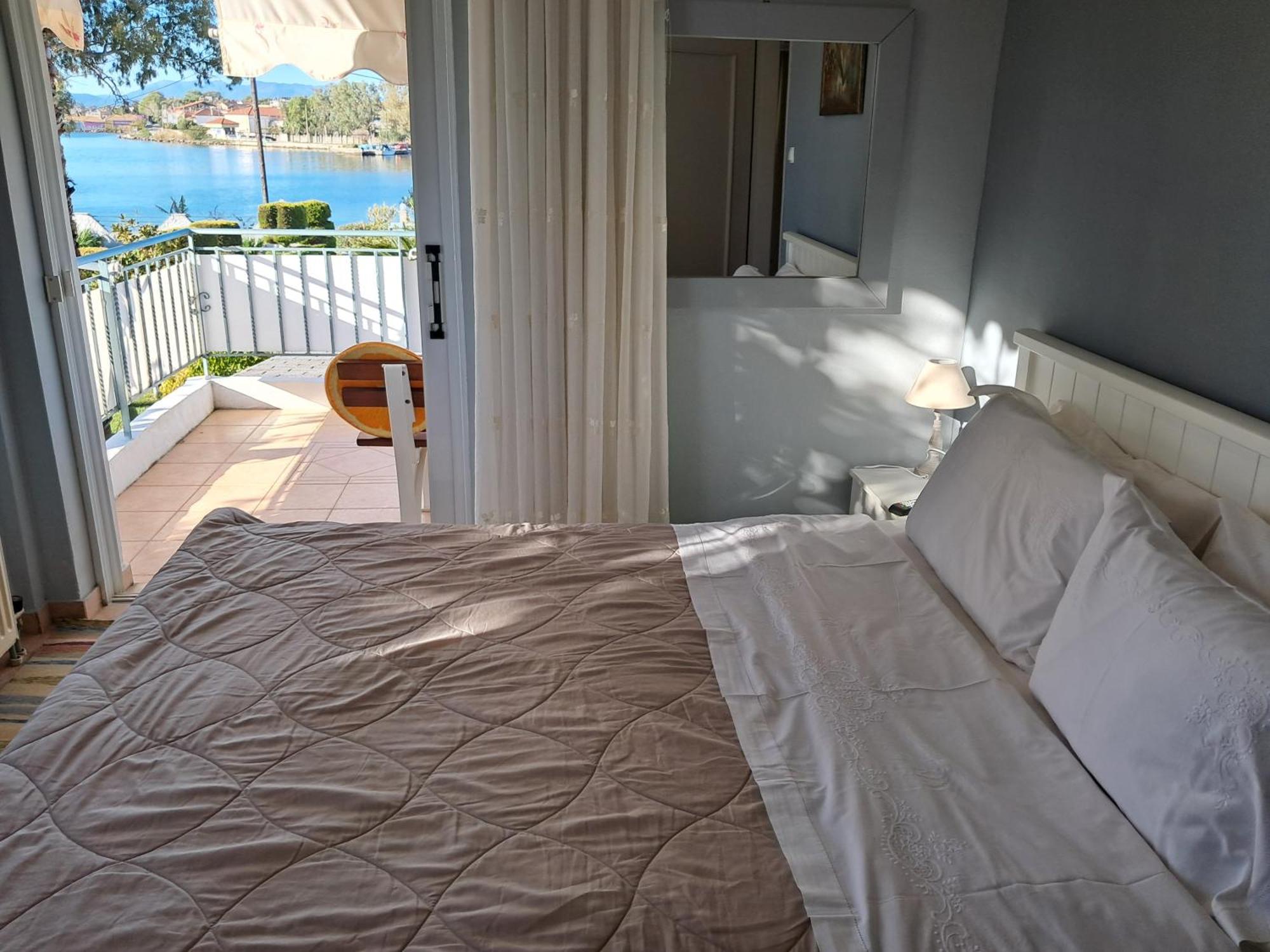 Top Floor On Villa, 3' From Center, By The Sea! Host Is Efi Kwsta Preveza Exterior foto